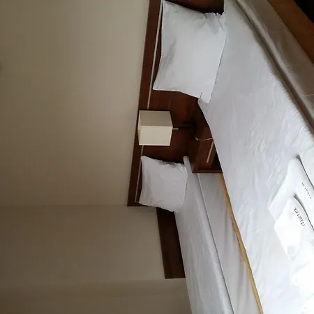 马尔特克斯酒店 Płońsk