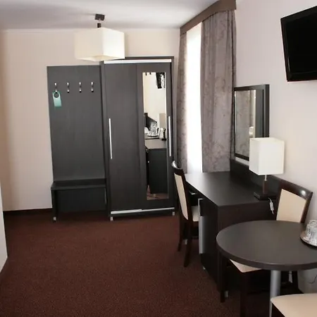 马尔特克斯酒店 Płońsk