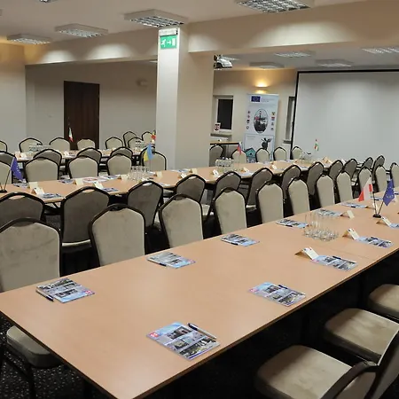 马尔特克斯酒店 Płońsk